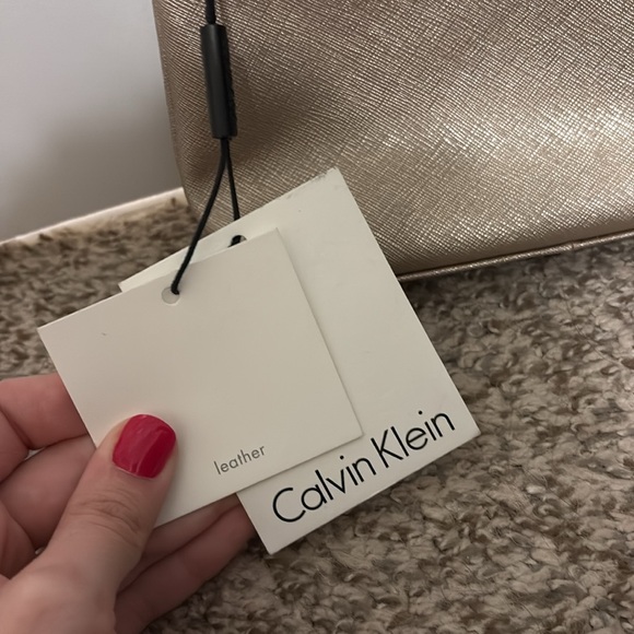 ✨NWT~Calvin Klein Leather Shimmer Cosmetic Bag✨ - Picture 2 of 6